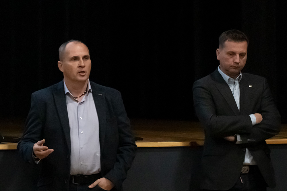 PRZYSZŁOŚĆ TKWI W MIEDZIOWYM IT