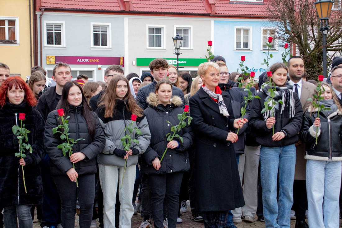TANECZNY KOROWÓD